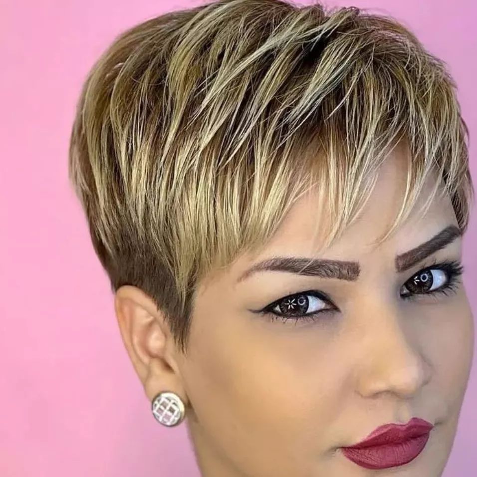 Trend 2023: Top 13 der gefragtesten Bob-pixie Frisuren beim Friseur