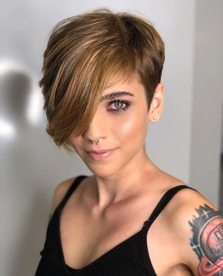 Kurze Frisuren, die 2023 im Trend liegen werden