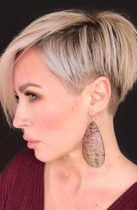 Kurze Frisuren, die 2023 im Trend liegen werden