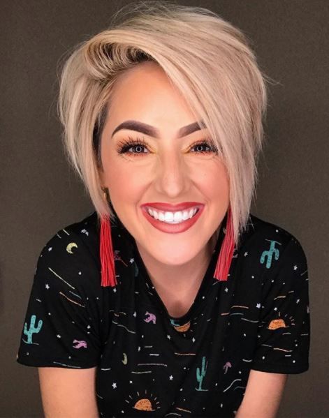32 Trendfrisuren: Kurze Haare mit verjüngendem Effekt 2023