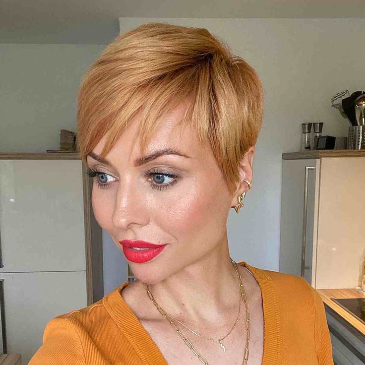 32 Trendfrisuren: Kurze Haare mit verjüngendem Effekt 2023