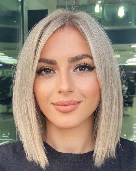 18 Beste Kurzhaarfrisuren für Frauen mit runden und ovalen Gesichtern