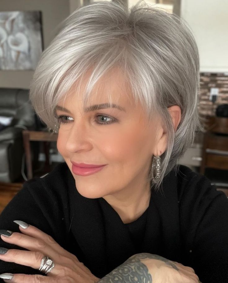 Die besten Frisuren für ältere Frauen im Jahr 2024