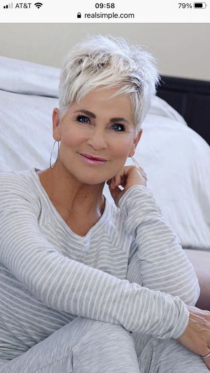 Die besten Frisuren für ältere Frauen im Jahr 2024