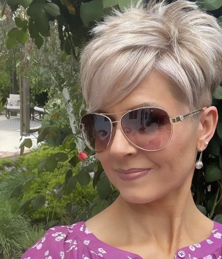 Die besten Frisuren für ältere Frauen im Jahr 2024