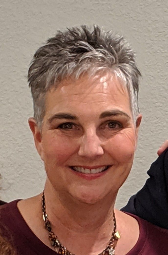 Der Platinblonde Pixie ist Nicht Nur Eine Frisur