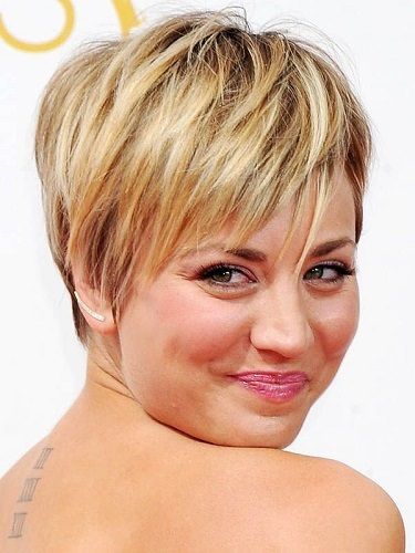 Der Platinblonde Pixie ist Nicht Nur Eine Frisur
